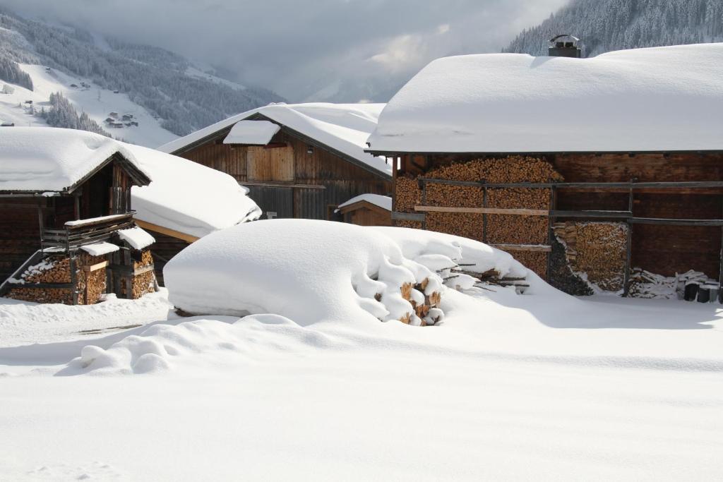 Ferienwohnung Am Winterhaus Tux Exteriör bild